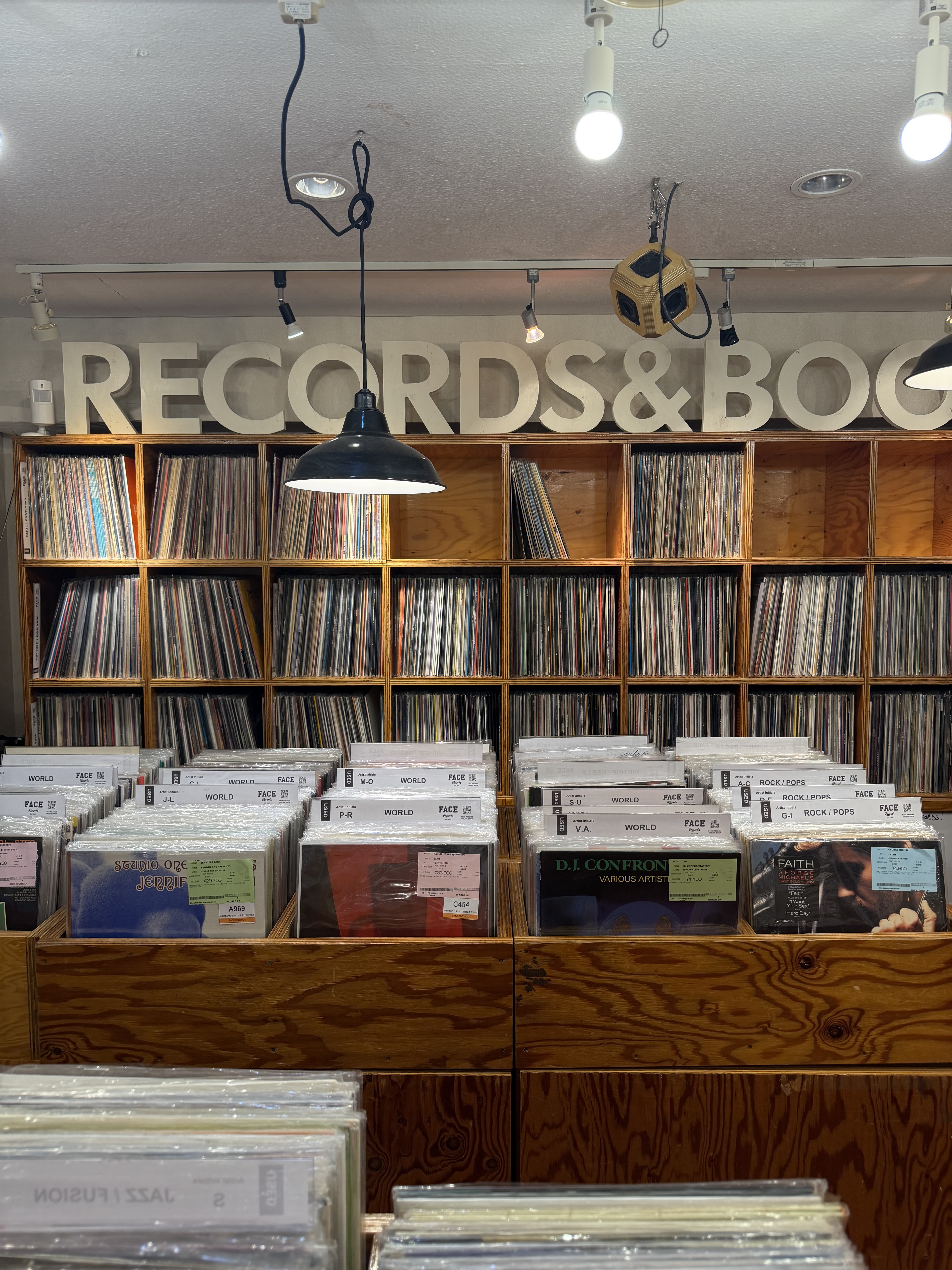 Magasin de disques Face Records, à Tokyo Shibuya.